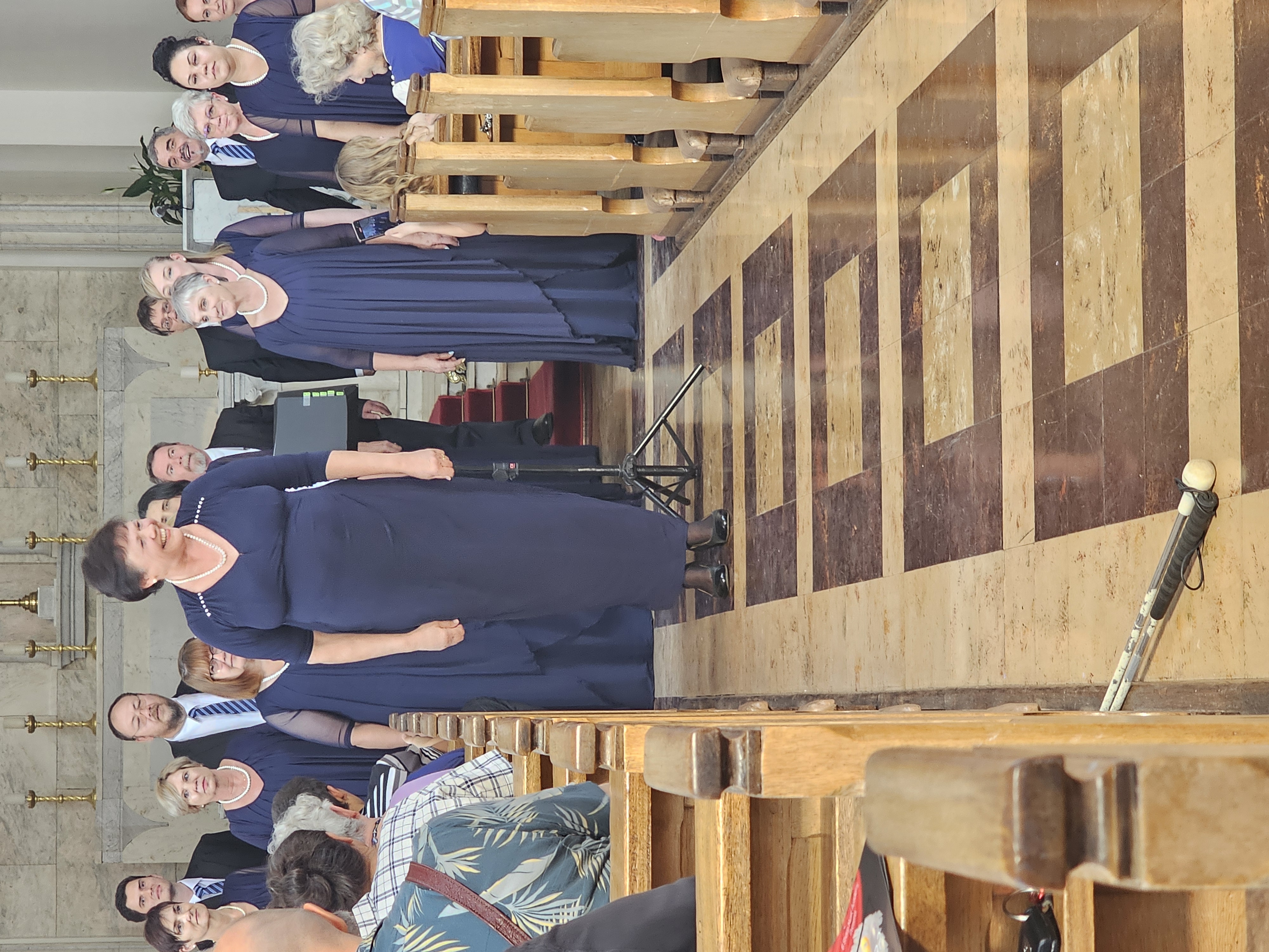 2 HANNELIE VAN SITTERT & ADAMO CHOIR